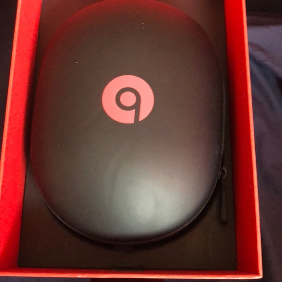 Best studio wireless headphones case - Picture 2 of 3